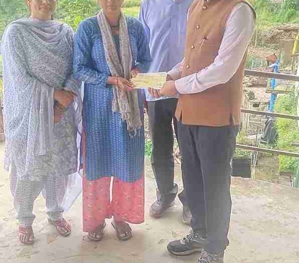 सीएम घोषणा के अनुरूप प्रभावित क्षेत्रों में वितरित किये राहत राशि के चेक