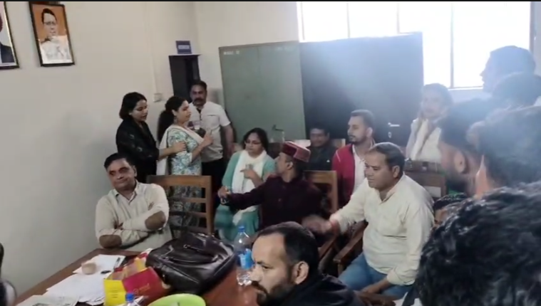 मसूरी एमपीजी कॉलेज में बवाल! गुप्त बैठक, प्राचार्य के इस्तीफे की माँग से गरमाया माहौल