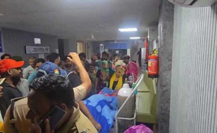 हरिद्वार: डिलीवरी के दौरान दो महिलाओं की मौत, लापरवाही पर हंगामा