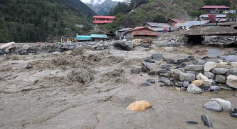 लगातार बारिश से बढ़ा खीर गंगा का जलस्तर, सर्च ऑपरेशन रुका, लोगों में फिर दिखा खौफ