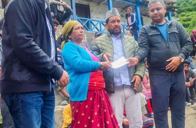 धराली में 98 आपदा प्रभावित परिवारों को मिली पाँच-पाँच लाख रुपये की तत्कालिक सहायता