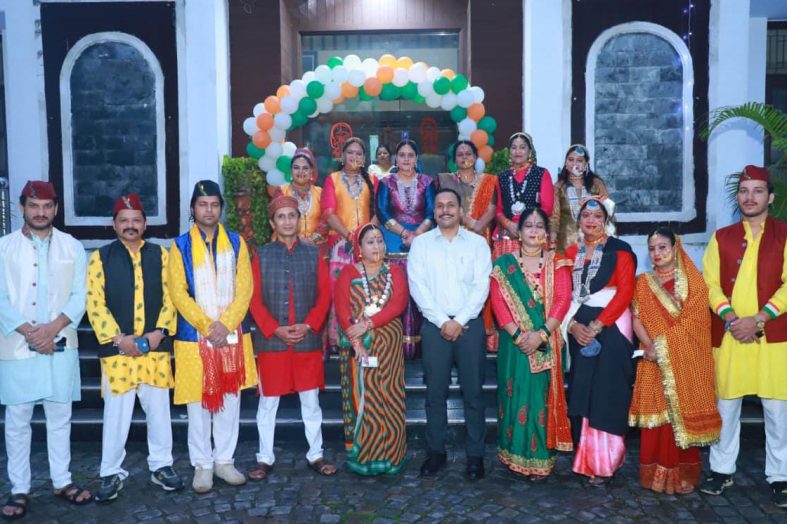 लाल किले पर स्वतंत्रता दिवस समारोह में उत्तराखंड प्रवासी दल ने पारंपरिक वेशभूषा में बिखेरी सांस्कृतिक छटा