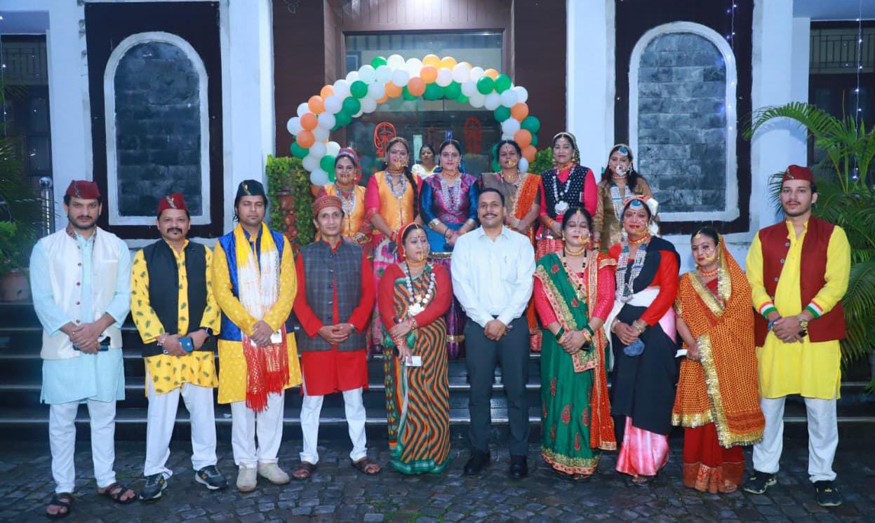 लाल किले पर स्वतंत्रता दिवस समारोह में उत्तराखंड प्रवासी दल ने पारंपरिक वेशभूषा में बिखेरी सांस्कृतिक छटा