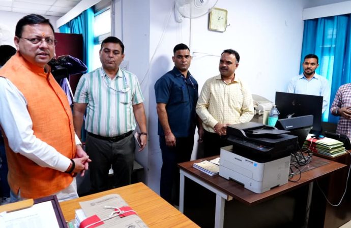 मुख्यमंत्री ने किया विधानसभा स्थित विभिन्न कार्यालयों का निरीक्षण