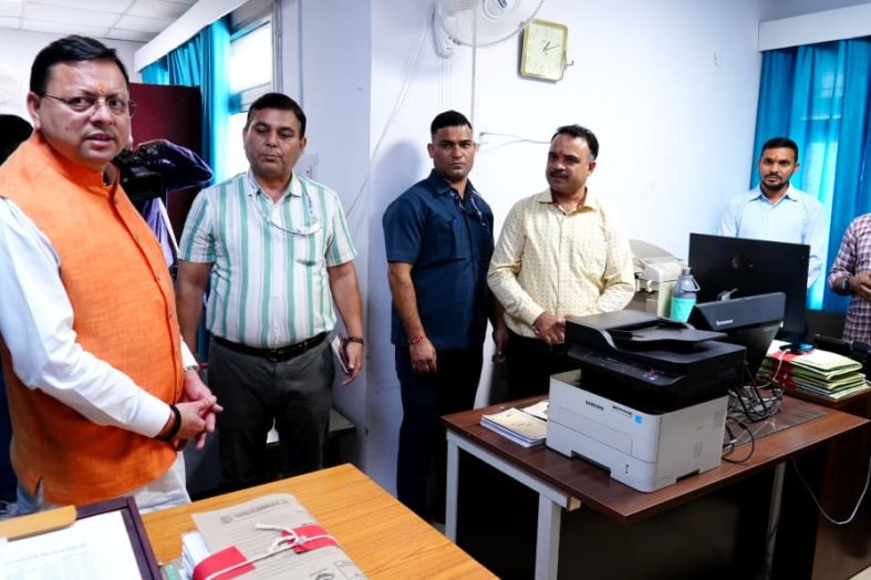 मुख्यमंत्री ने किया विधानसभा स्थित विभिन्न कार्यालयों का निरीक्षण