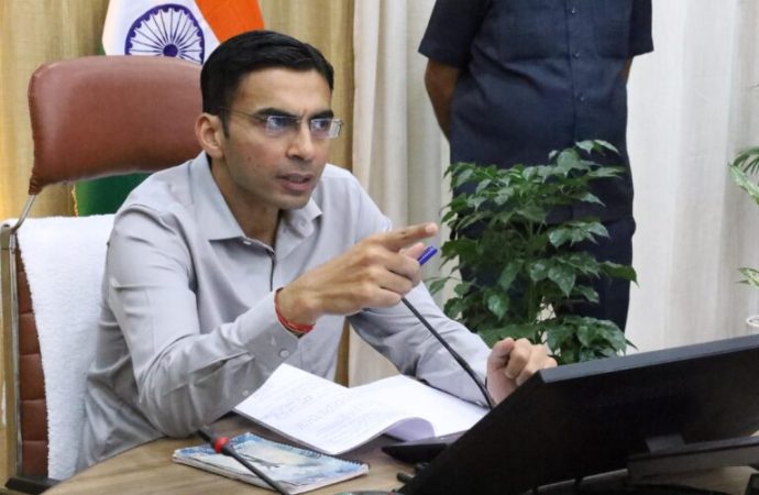 पत्नी पर पिस्टल तानने वाले पूर्व ब्लॉक प्रमुख यश यादव का शस्त्र लाइसेंस डीएम देहरादून ने किया सस्पेंड