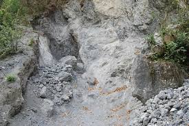 राजपुर-झड़ीपानी मार्ग पर थार खाई में गिरी: मर्चेंट नेवी के युवक व युवती की मौत, तीन गंभीर घायल