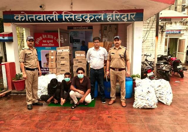 हरिद्वार सिडकुल में फर्जी फैक्ट्री का भंडाफोड़, मशहूर ब्रांड्स के नाम पर बन रहा था नकली शैंपू