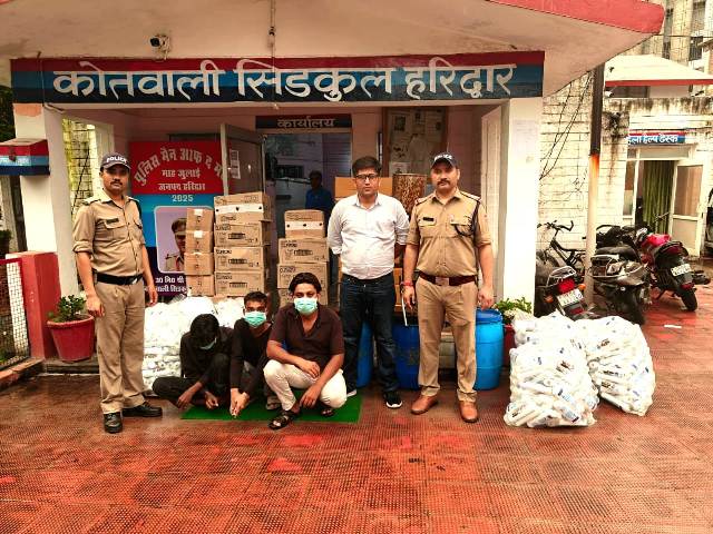 हरिद्वार सिडकुल में फर्जी फैक्ट्री का भंडाफोड़, मशहूर ब्रांड्स के नाम पर बन रहा था नकली शैंपू