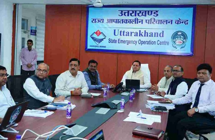 अतिवृष्टि प्रभावित क्षेत्रों की सीएम धामी ने राज्य आपदा परिचालन केंद्र से समीक्षा की