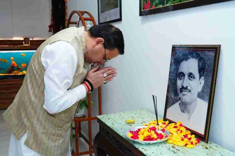 सीएम धामी ने दीनदयाल उपाध्याय जयंती पर प्रतिमा पर माल्यार्पण कर दी श्रद्धांजलि