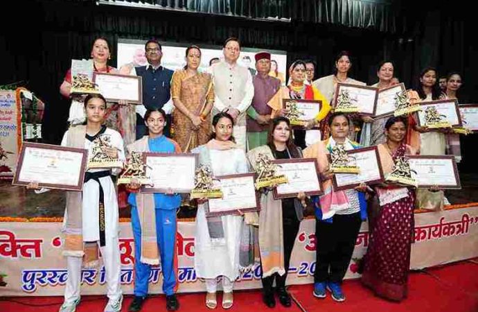 महिला सशक्तिकरण के लिए समर्पण के साथ कार्य करती रहेगी सरकार – मुख्यमंत्री