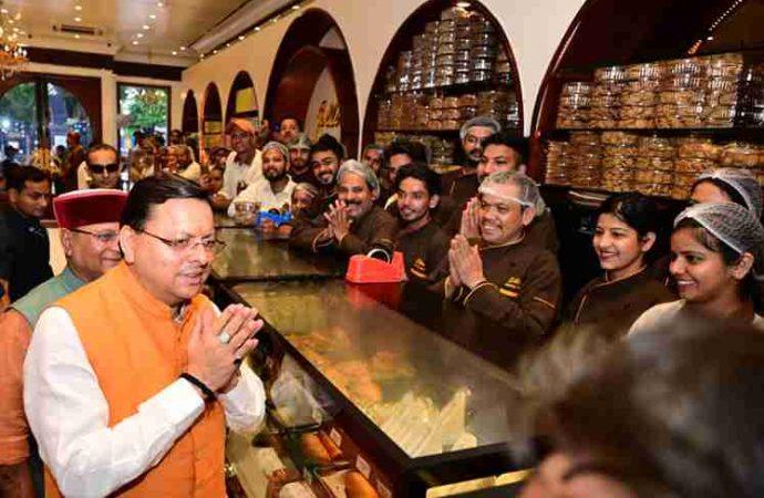 सीएम धामी ने किया देहरादून में “GST बचत उत्सव” का शुभारंभ, व्यवसायियों से की बातचीत