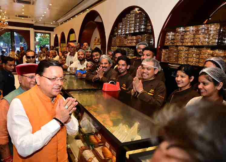 सीएम धामी ने किया देहरादून में “GST बचत उत्सव” का शुभारंभ, व्यवसायियों से की बातचीत