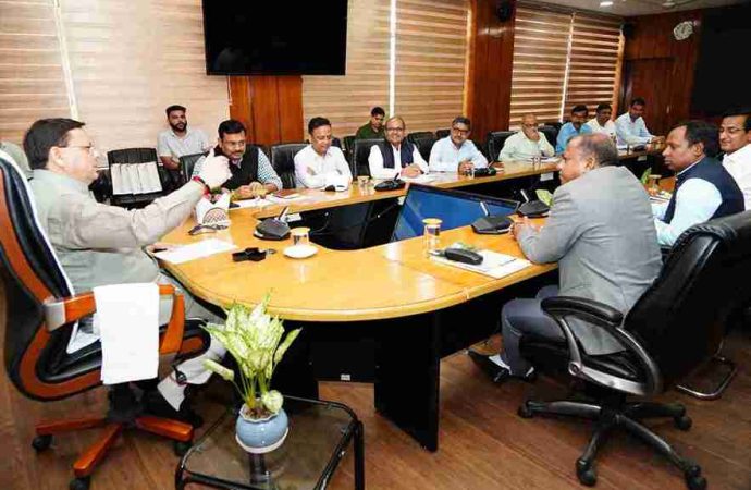 आपदा से हुए नुकसान का जायजा लेने आई अंतर-मंत्रालयी टीम ने सीएम धामी से की मुलाकात