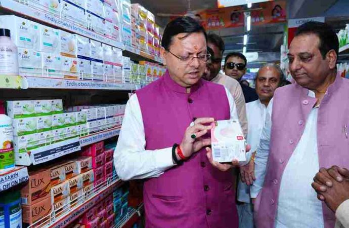 पटेलनगर में जीएसटी बचत उत्सव, सीएम धामी ने लिया जनता का फीडबैक