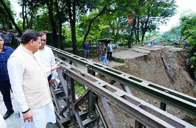 सीएम धामी का आपदा प्रभावित क्षेत्रों में निरीक्षण, अधिकारियों को दी त्वरित राहत कार्यों की हिदायत