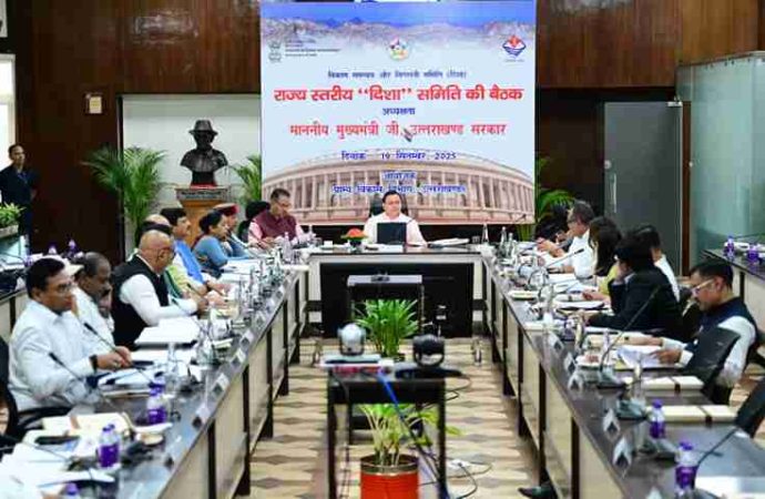 योजनाओं पर तेजी, पारदर्शिता और समन्वय पर सीएम का जोर—राज्य को अग्रणी बनाने के लिए अधिकारियों को कड़े निर्देश