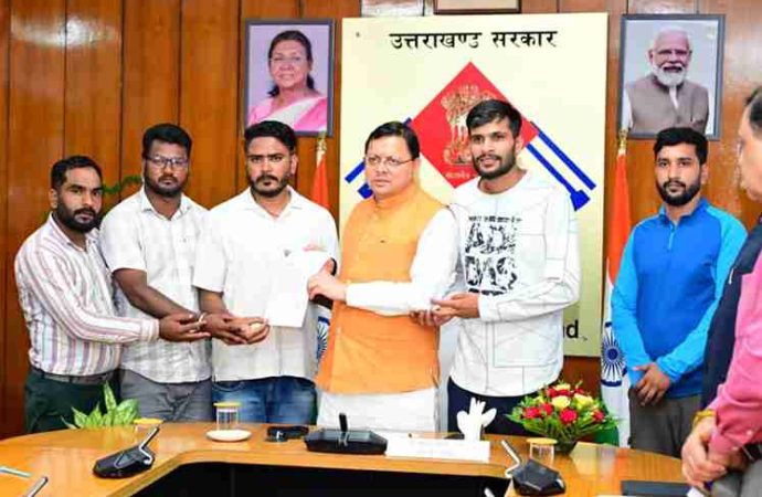 बेरोज़गार संघ प्रतिनिधिमंडल ने मुख्यमंत्री धामी से की भेंट