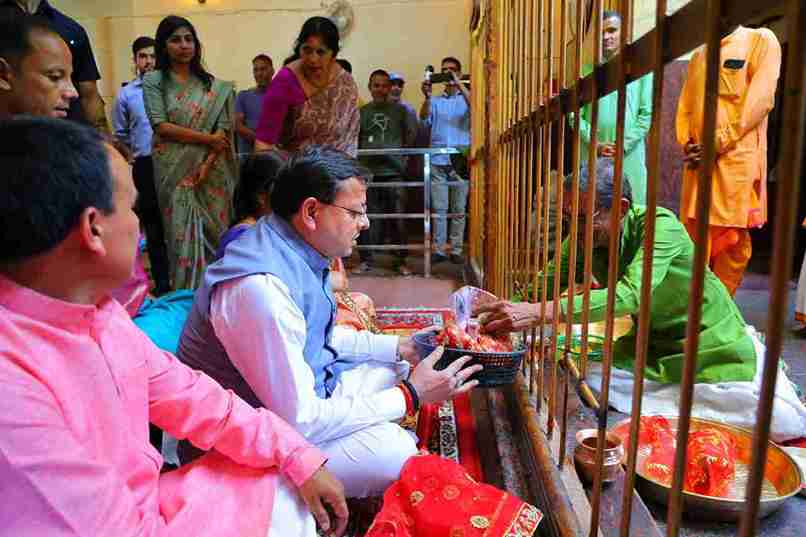 आपदा से जूझ रहे प्रदेश के लिए मां धारी देवी से आशीर्वाद लेने पहुंचे सीएम धामी, भावुक हुए श्रद्धालु