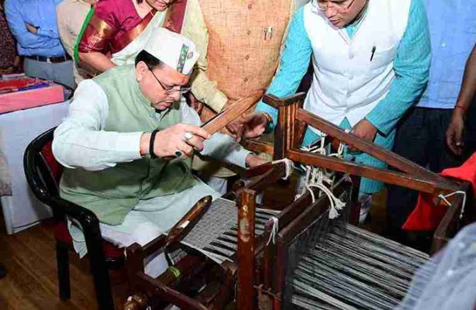 उत्तराखंड शिल्प रत्न से नवाजे गए 11 हस्तशिल्पी, मुख्यमंत्री धामी ने किया सम्मान