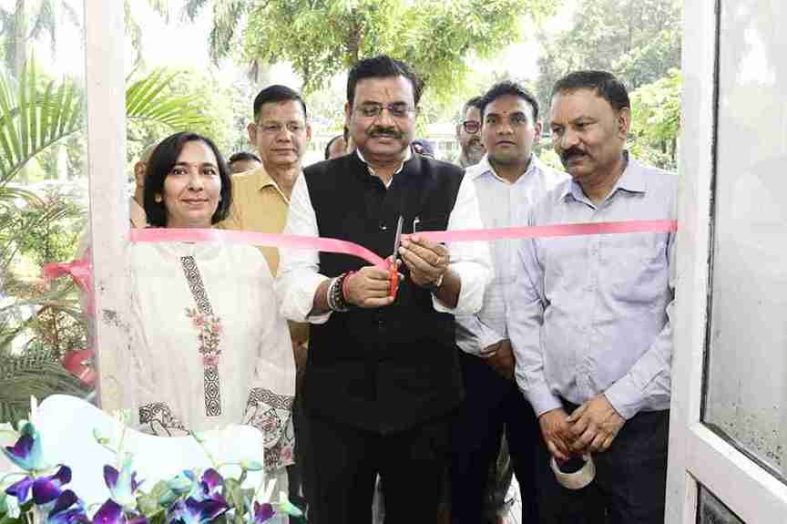 स्वस्थ नारी–सशक्त परिवार अभियान के तहत सचिवालय में स्वास्थ्य व रक्तदान शिविर