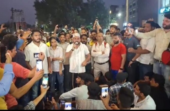 परेड ग्राउंड पर गूंजे ‘आजादी’ के नारे, परीक्षा निरस्तीकरण की मांग पर अड़े बेरोजगार, खुफिया और पुलिस सतर्क