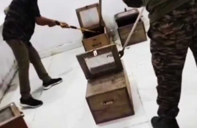 अवैध सर्प संग्रहण केंद्र का भंडाफोड़, 70 कोबरा और 16 रसैल वाइपर बरामद