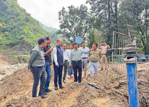 सचिव शैलेष बगोली ने आपदा से क्षतिग्रस्त पेयजल लाइनों को जल्द से जल्द दुरुस्त करने के निर्देश दिए