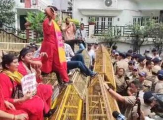 देहरादून में कांग्रेस का हल्ला बोल, महिला अपराधों के खिलाफ प्रदर्शन में कई नेता हिरासत में