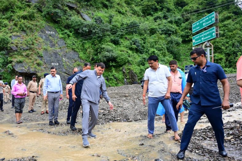 अतिवृष्टि प्रभावित क्षेत्रों का सीएम धामी ने किया निरीक्षण, राहत-बचाव कार्य तेज करने के निर्देश