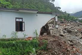 आपदा का कारण बताने पर विवाद, मौसम वैज्ञानिकों ने बादल फटने की आशंका को किया खारिज