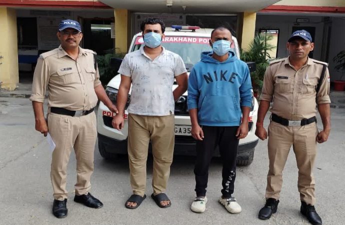 दून अस्पताल के सामने फायरिंग करने वाले दो आरोपी गिरफ्तार, गोली लगने से युवक हुआ था घायल