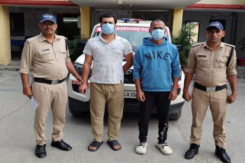 दून अस्पताल के सामने फायरिंग करने वाले दो आरोपी गिरफ्तार, गोली लगने से युवक हुआ था घायल