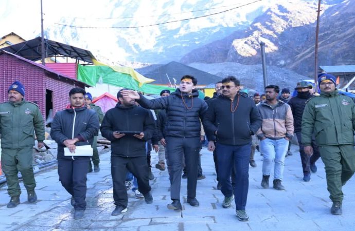 केदारनाथ धाम पहुंचे मुख्य सचिव, पुनर्निर्माण कार्यों का किया निरीक्षण, जानिये क्या कहा