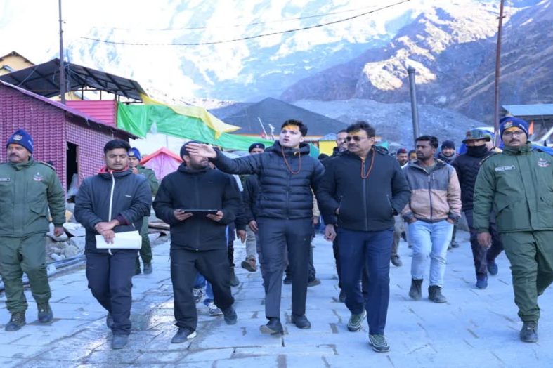 केदारनाथ धाम पहुंचे मुख्य सचिव, पुनर्निर्माण कार्यों का किया निरीक्षण, जानिये क्या कहा