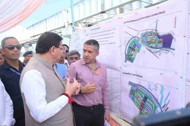 सीएम धामी ने बनबसा में ₹500 करोड़ की आधुनिक लैंड पोर्ट परियोजना का किया स्थलीय निरीक्षण
