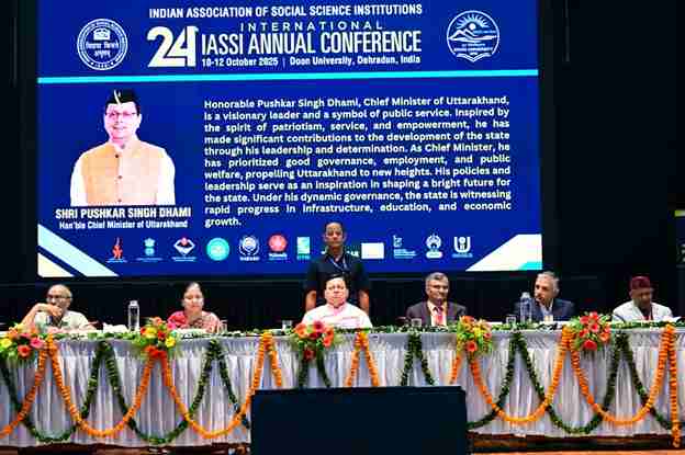 सीएम धामी ने दून विश्वविद्यालय में इंडियन सोशल साइंस संस्थान सम्मेलन का किया शुभारंभ