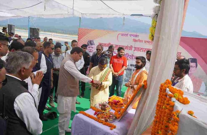 मुख्यमंत्री ने टनकपुर (चंपावत) में भैया दूज (च्यूड़ा पूजन) समारोह में किया प्रतिभाग, महिलाओं ने किया पारंपरिक पूजन
