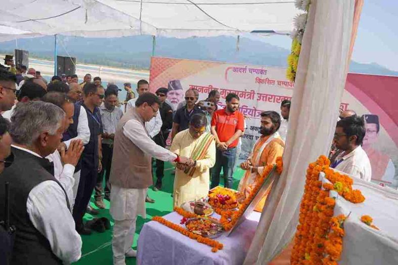 मुख्यमंत्री ने टनकपुर (चंपावत) में भैया दूज (च्यूड़ा पूजन) समारोह में किया प्रतिभाग, महिलाओं ने किया पारंपरिक पूजन