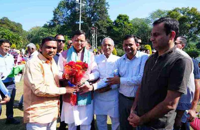 सीएम धामी को मंत्री, विधायक और अधिकारियों ने दी दीपावली की शुभकामनाएं