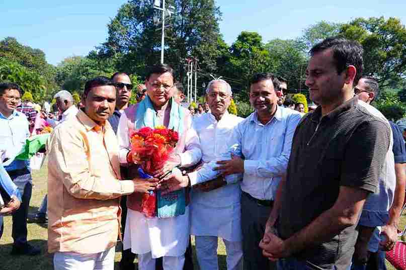 सीएम धामी को मंत्री, विधायक और अधिकारियों ने दी दीपावली की शुभकामनाएं