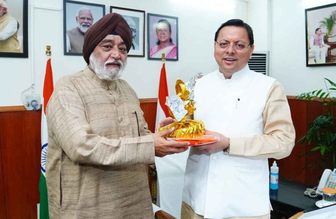 मुख्यमंत्री से हेमकुंट साहिब मैनेजमेंट ट्रस्ट के अध्यक्ष ने की भेंट