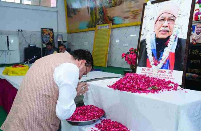 मुख्यमंत्री पुष्कर सिंह धामी ने आरएसएस के वरिष्ठ प्रचारक श्री राधेश्याम जी को दी श्रद्धांजलि