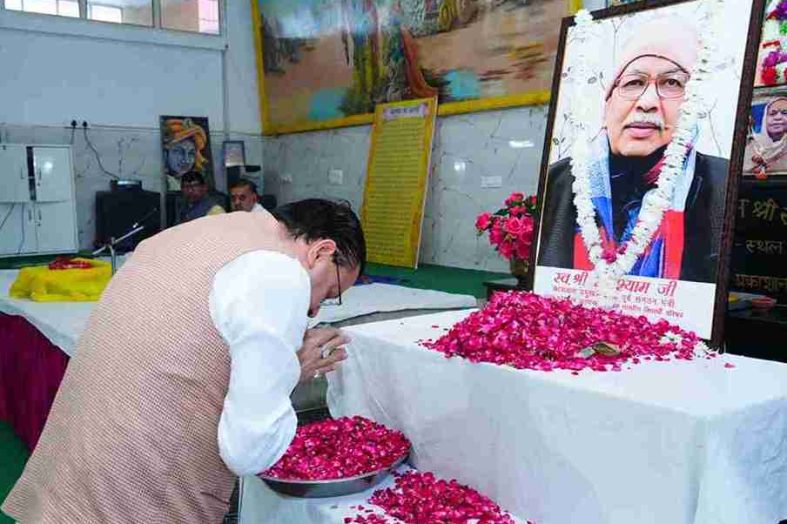 मुख्यमंत्री पुष्कर सिंह धामी ने आरएसएस के वरिष्ठ प्रचारक श्री राधेश्याम जी को दी श्रद्धांजलि