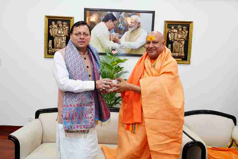 सीएम धामी से मिले महामंडलेश्वर यतीन्द्रानंद गिरि, आध्यात्मिक व राष्ट्रहित विषयों पर हुई चर्चा