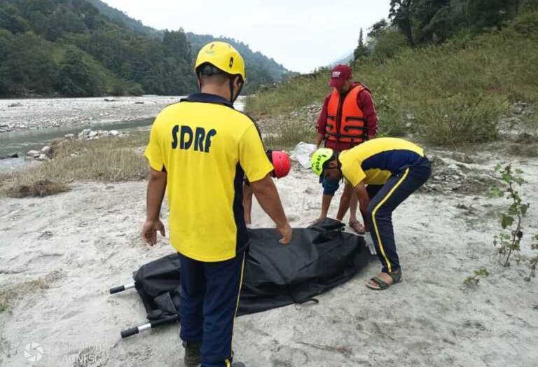 चमोली : चेपडों क्षेत्र में पिंडर नदी से SDRF ने किया अज्ञात शव बरामद