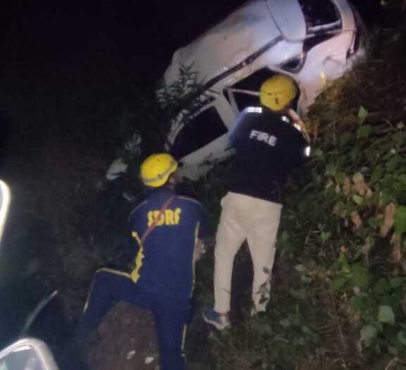 पौड़ी-कोटद्वार में बड़ा हादसा, SDRF की तेजी से चार लोगों की जान बची