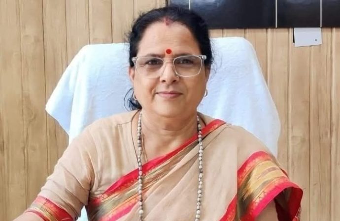 महिला अस्पताल में लापरवाही: प्रसूता ने फर्श पर दिया बच्चे को जन्म, महिला चिकित्सक बर्खास्त