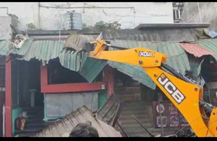 ट्रांसपोर्ट नगर में एमडीडीए-नगर निगम की संयुक्त कार्रवाई, अतिक्रमण हटाया